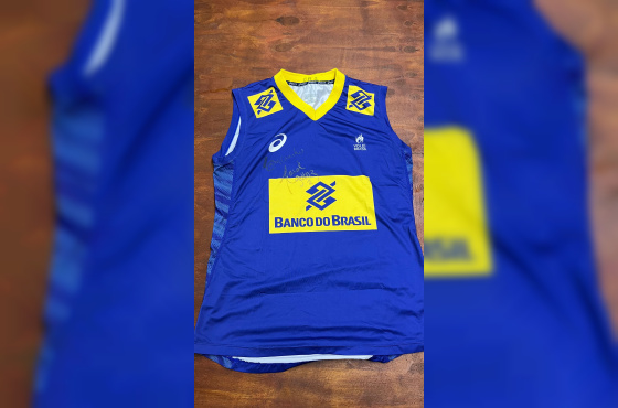Camiseta da Seleção Brasileira de Vôlei Treino das Olimpíadas autografada pela Carol Gattaz