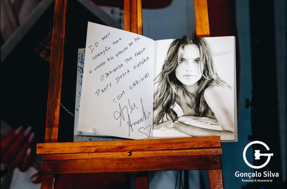  LIVRO COM DEDICATÓRIA DA ALESSANDRA AMBRÓSIO